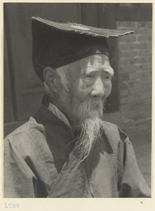 Man wearing a hat on the Shandong coast