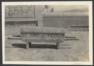 Tahochia.  A Janazah.  1000 Moslems, 1 coffin.