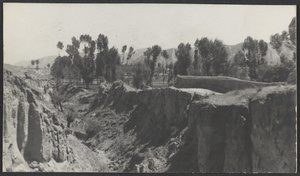 Hia [sic] Yuan Hsien, Kansu.  1920 earthquake area.  A loess gully.