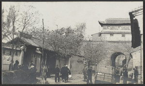 West Shensi.  C.I.M. & West Gate, Fenghsiang, Shensi.