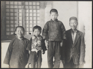 Kuyuan, Kansu.  S.A.M. station.  The major domo and family.
