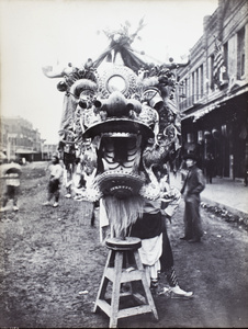 Lion dance (舞獅), at rest outside the Garnier Building, Old Chinatown, Los Angeles, USA