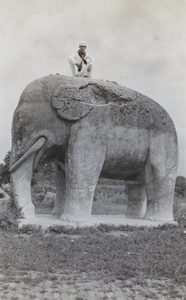 Sailor on a stone elephant, Spirit Way (南京), Xiao Ling Mausoleum (孝陵), near Nanjing (南京市)