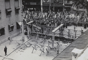 Chinese refugees in Nanshi at Port de Nord gate to French concession, Shanghai, 1937