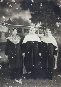 Nachhattar Kaur Sangha, with two other Sikh women, Shanghai
