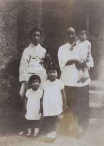 A Japanese woman, an amah, and three children, Shanghai (上海)