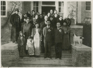 Group photograph at Qi Enhao's wedding