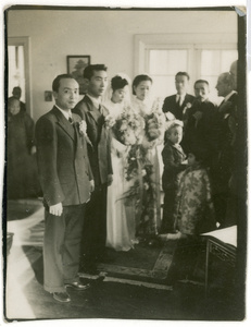 Bride, groom and guests at Qi Enhao's wedding