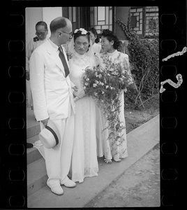 Hsiao Li Lindsay (李效黎), Michael Lindsay (林迈可) and Han Qiufeng (Han Ch'iu-feng), on the Lindsays' wedding day, Yenching University (燕京大學), Beijing (北京)