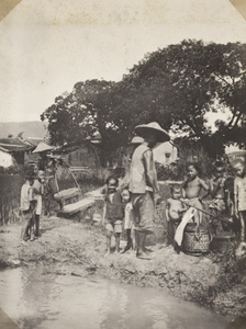 Porters and village children below Toa Bo, near Zhangpu