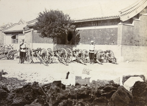 Russian soldiers guard captured Chinese guns, Tientsin