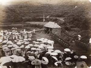 Gentry and elders of the New Territories communities and British troops, Tai Po Market (大埔墟), New Territories, Hong Kong