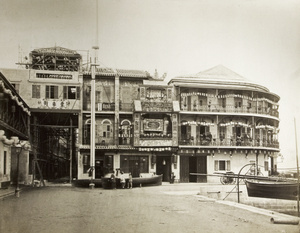 The intersection of Tung Loi Lane (東來街) and New Market Street (新街市街), Sheung Wan (上環), Hong Kong