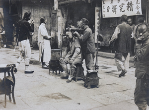 Itinerant barber with customer, Temple of the City Gods, Shanghai