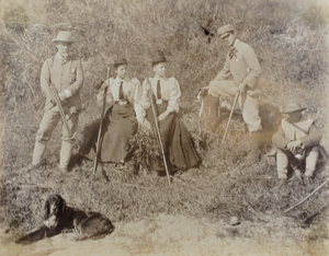 Thomas, Alice & Ida Gittins, with G. White