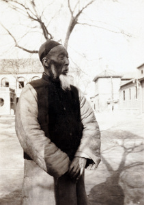 An elderly Chinese man