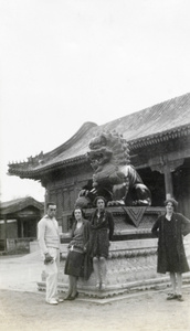 Posing with the male lion (tongshi 銅獅), Summer Palace, Beijing