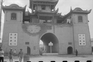 Soldiers outside gateway, Lanzhou (Lanchow)