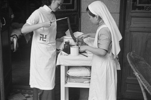 Nurses preparing bandages, Shanghai