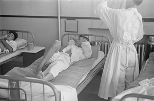 Doctor and hospital patients, Shanghai