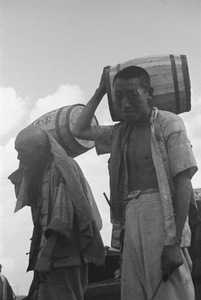 Stevedores loading barrels, Shanghai