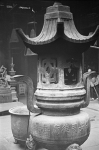 Bronze censer, Hong Miao Temple (虹庙 ‘The Rainbow Temple’), Shanghai