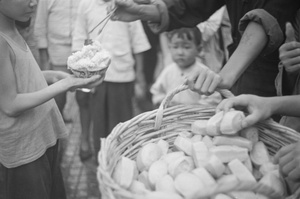 Children receiving food, Shanghai