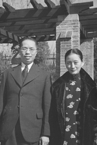Yu Hongjun (O.K. Yui 俞鴻鈞), Mayor of Shanghai, with his wife