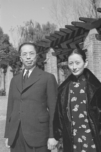 Yu Hongjun (O.K. Yui 俞鴻鈞), Mayor of Shanghai, with his wife