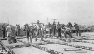 Warehouse construction in Hankow in 1920