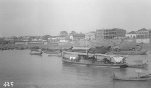 Tug and junks on the Yangtze, Ichang