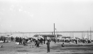 Unloading at Hankow, 1929