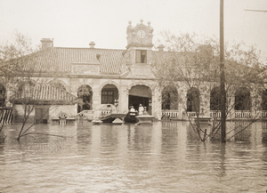 Customs House, during the 1924 floods, Changsha (長沙)