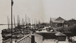 Waterfront buildings and boats during the 1924 floods, Changsha (長沙)