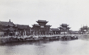 Confucian Temple and pailou on the banks of the Qinhuai River (秦淮河), Nanjing (南京市)