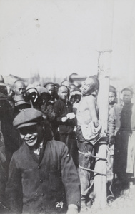Captured revolutionary tied to a pole, Xinhai Revolution
