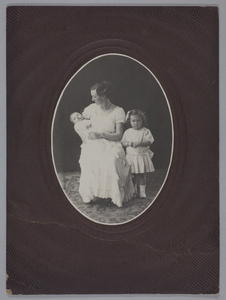 Mabel Wyatt-Smith with her children John and Joan, Swatow