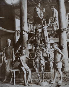 Workers with salt boring equipment, Tzuliuching, Zidong